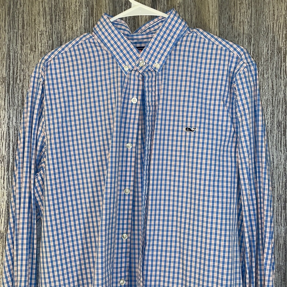 Vineyard vines blue and pink button down shirt - like new